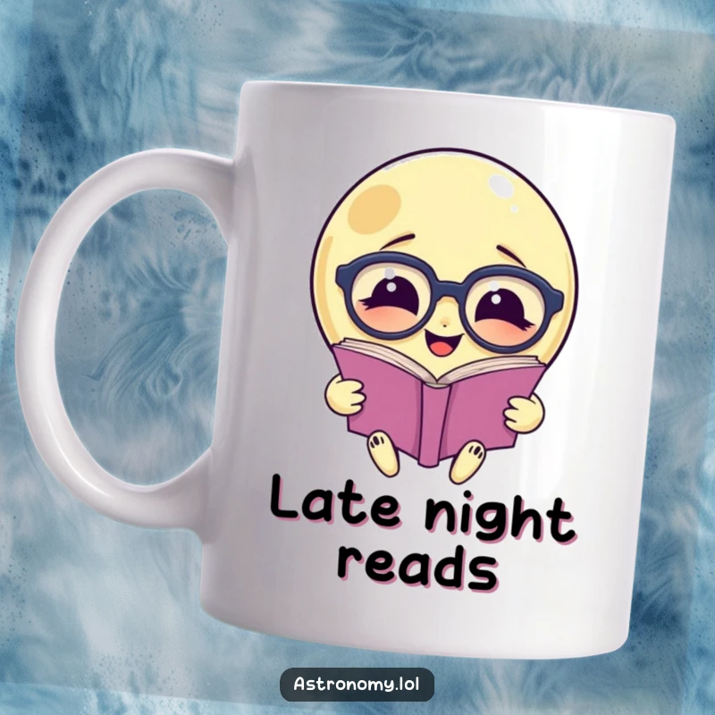 Funny mug: A smiling moon with oversized glasses reads a book, representing wisdom and nighttime relaxation.